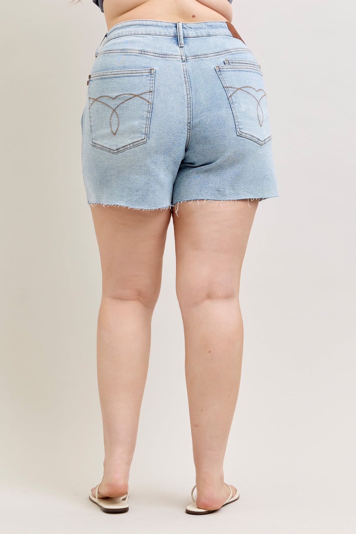 Evelyn Mid Rise Rigid Magic Dad Shorts